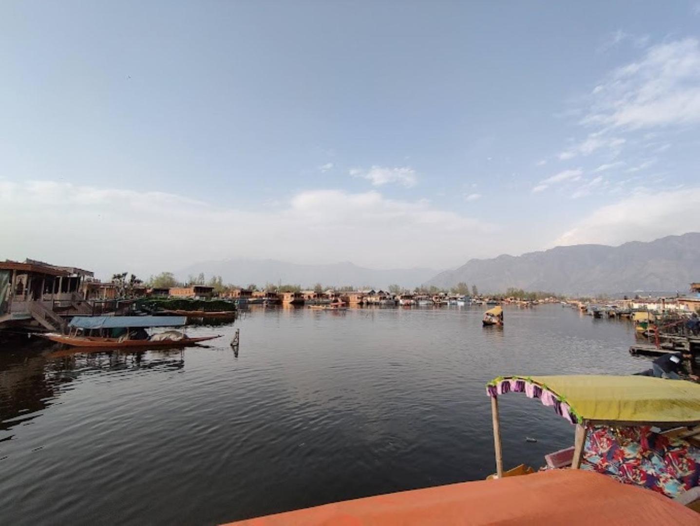 Young Bombay Premium Heritage Houseboat Srīnagar 外观 照片