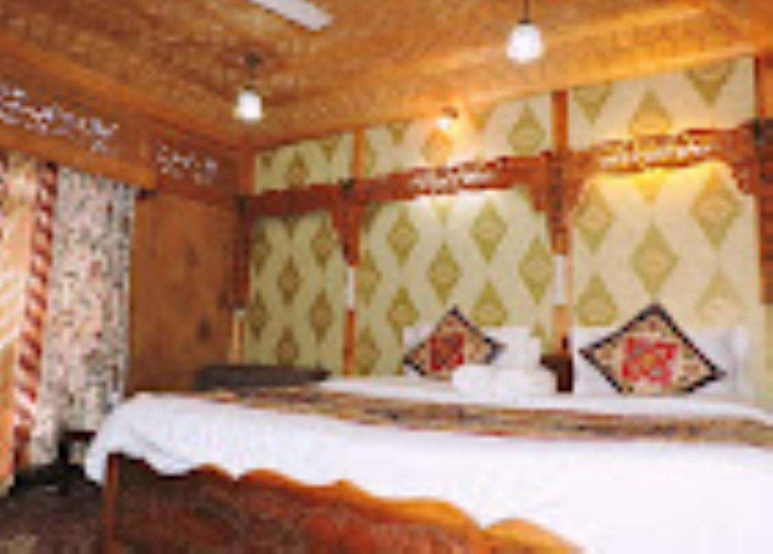 Young Bombay Premium Heritage Houseboat Srīnagar 外观 照片